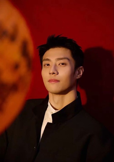 Chen Jingke พระเอกลุคเจ้าชายในซีรี่ย์จีนแนวตั้งที่ทำสาวๆ หลงไม่ไหว