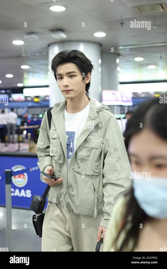 Zhao Yiqin ผู้ชายละมุนที่ทำสาวๆ หลงรักในซีรี่ย์จีนแนวตั้ง